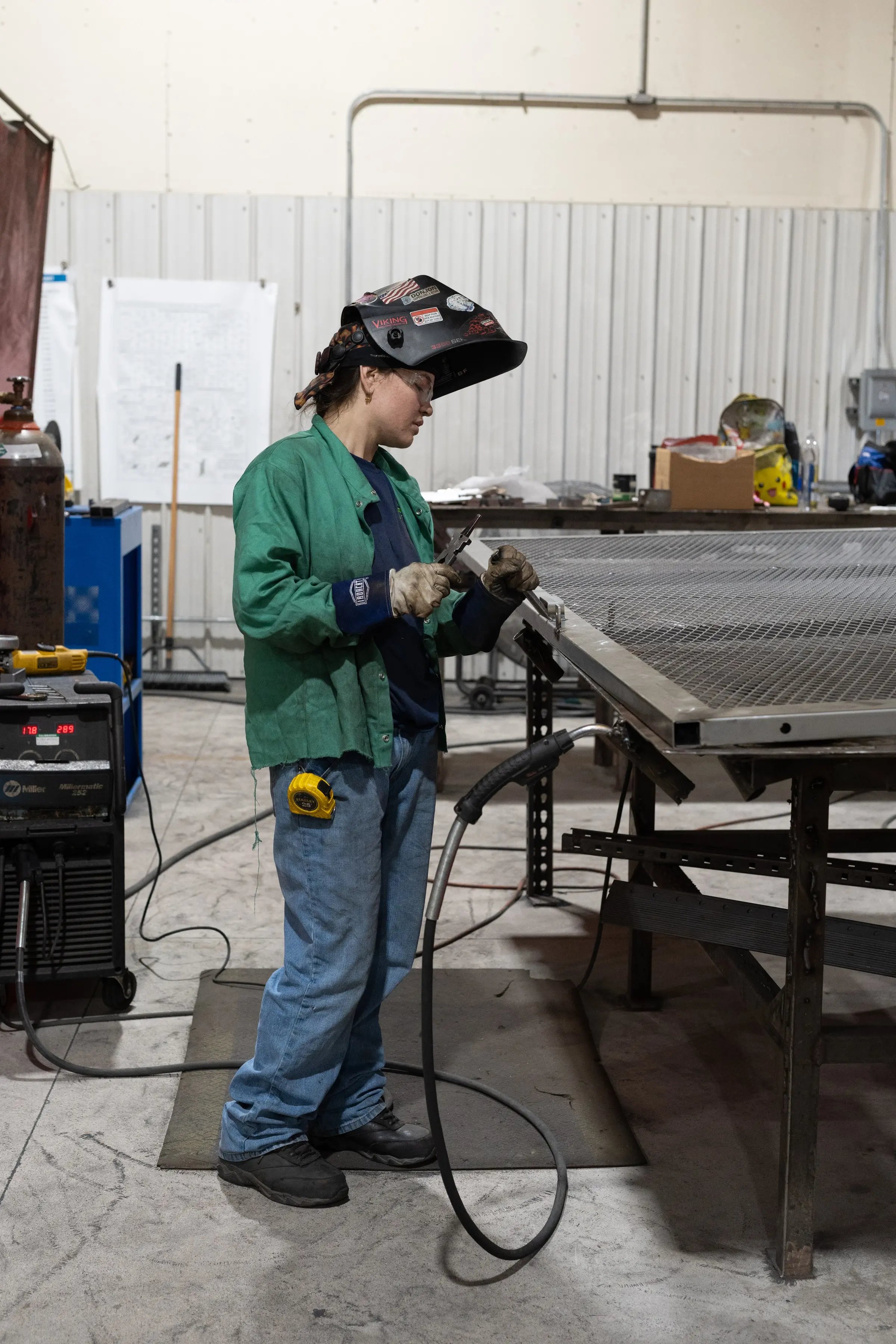 F3 Person working in contract fabrication